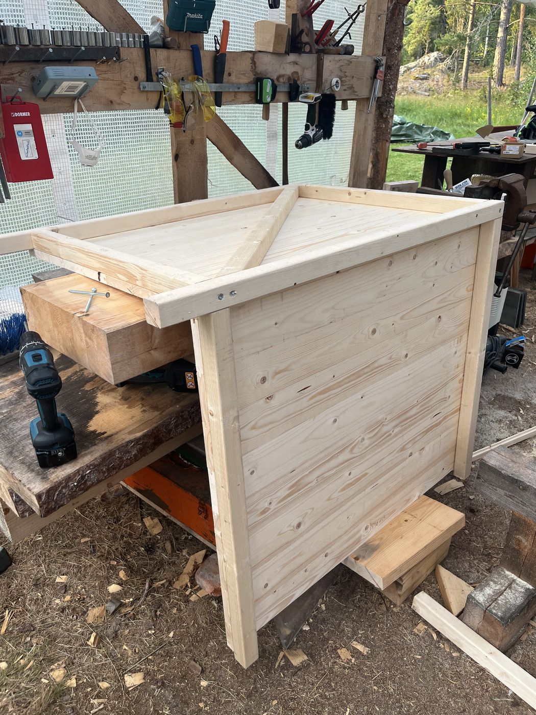 Assembling the side